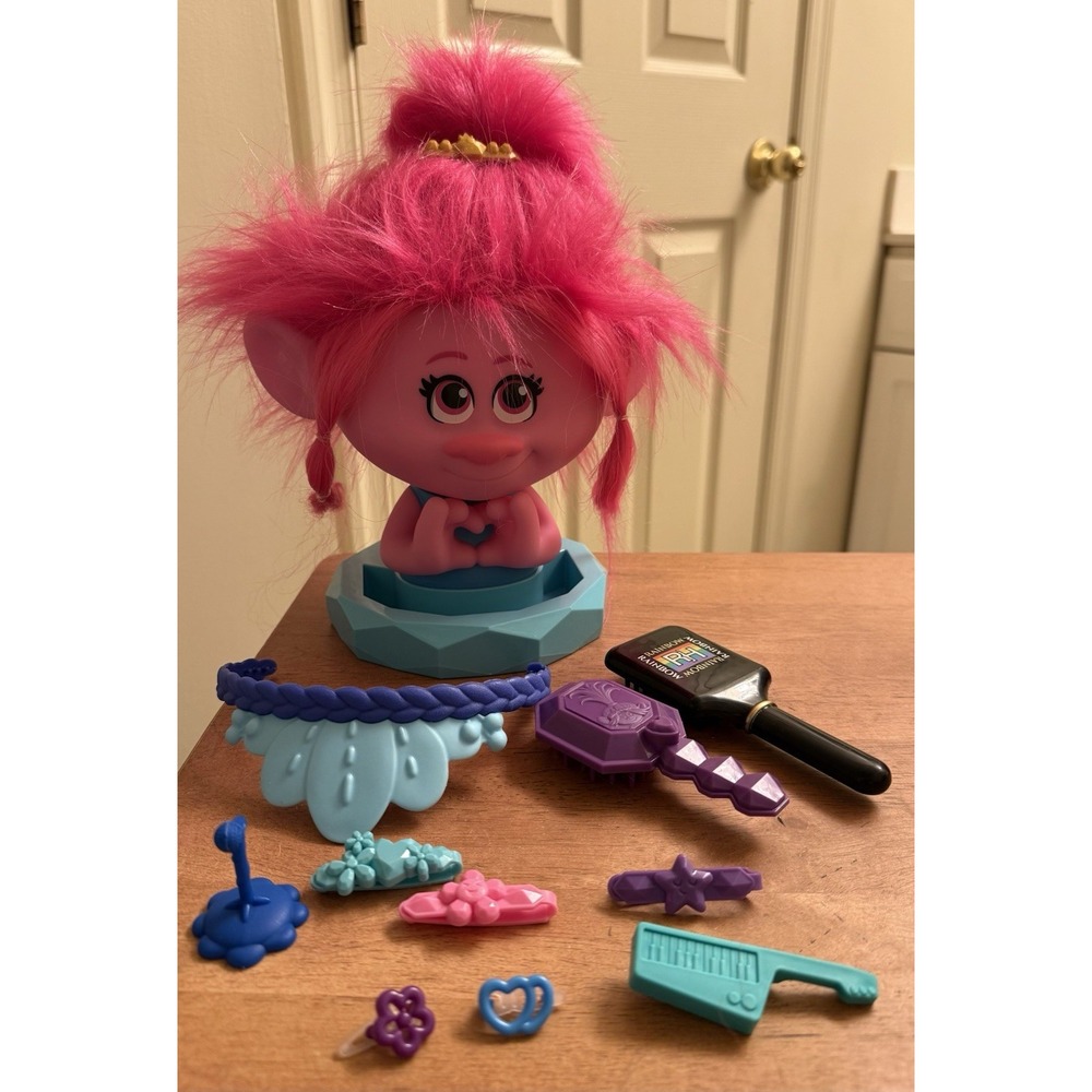 DreamWorks Trolls Band Together Poppy Styling Head - 11 Pieces - Kids